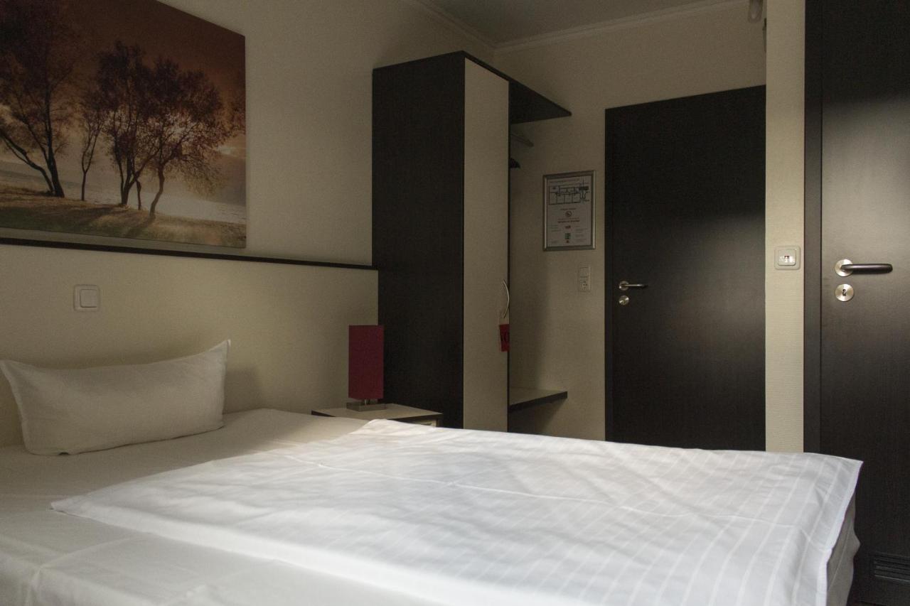 Schlueter Hotel & Restaurant Wankendorf Экстерьер фото